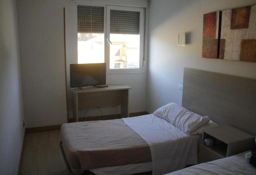 اتاق استاندارد سه نفره, Hostal Francisco Salinas