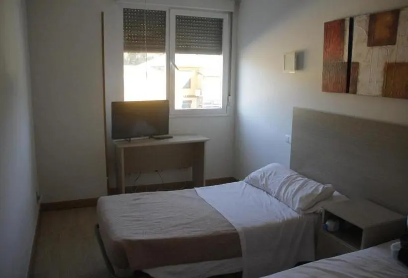 اتاق استاندارد سه نفره, Hostal Francisco Salinas