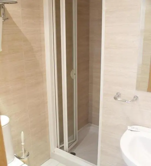 اتاق استاندارد سه نفره, Hostal Francisco Salinas