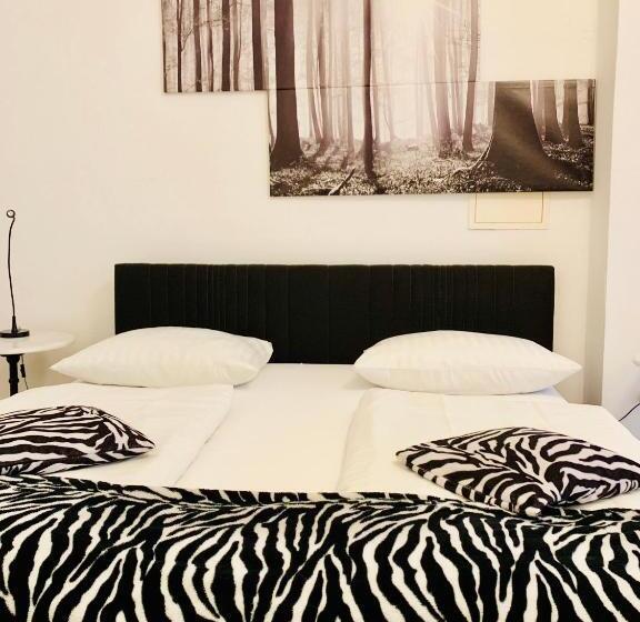 إستوديو سوبيريور, Altstadthotel Hayk Am Rhein