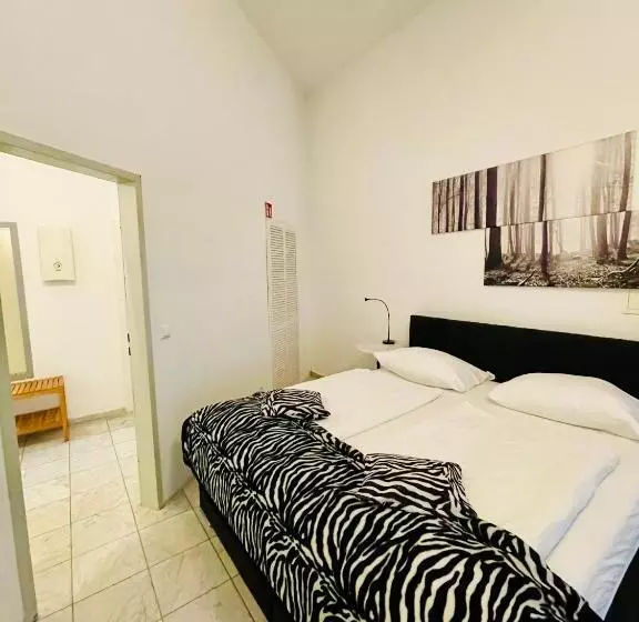 スーペリアスタジオ, Altstadthotel Hayk Am Rhein