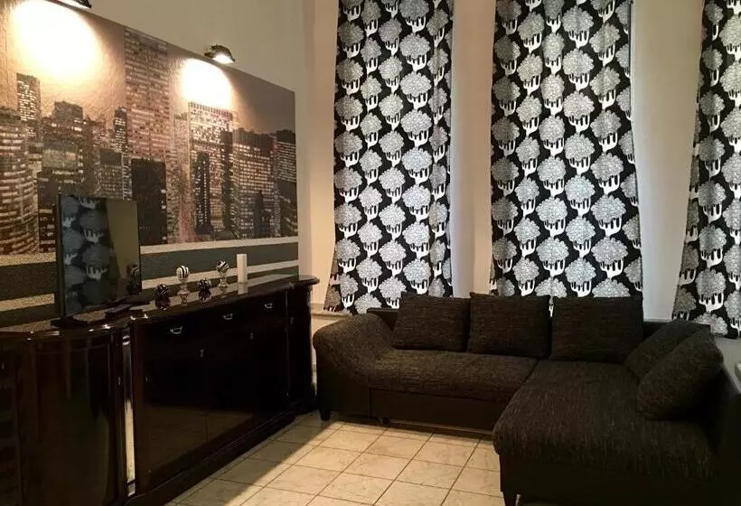 スーペリアスタジオ, Altstadthotel Hayk Am Rhein