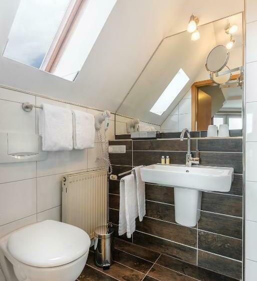 标准单人间, City