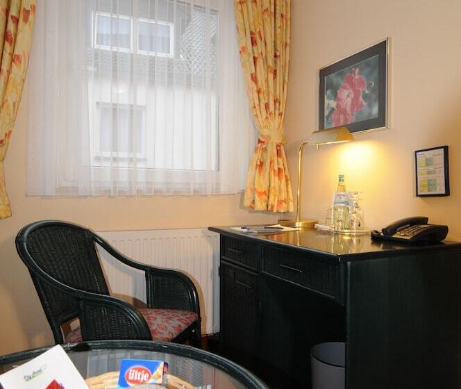 标准单人间, City