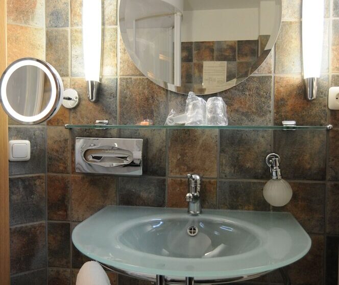 标准单人间, City