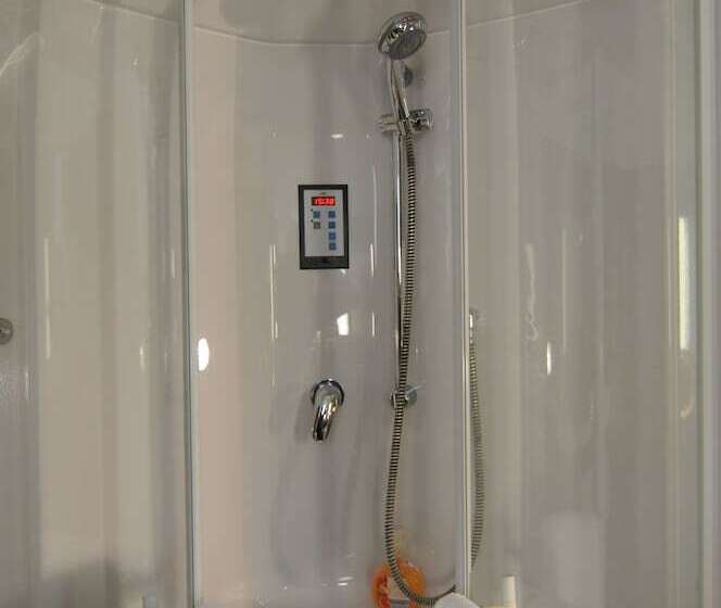 标准单人间, City