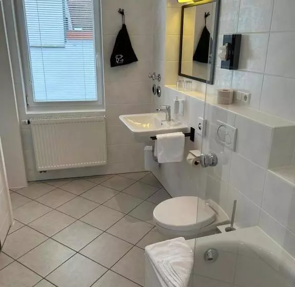 اتاق سوپریور چهار تخته, Dk Hotel Deutscher Kaiser