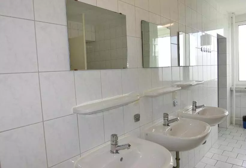 اتاق استاندارد با سرویس بهداشتی مشترک, & Gästehaus Rostock Lütten Klein