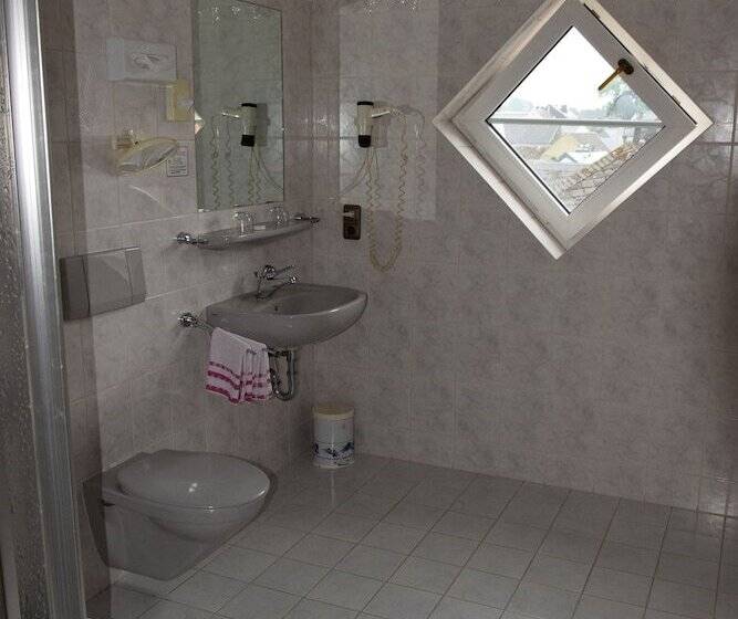 غرفة قياسية فردية, Gruner Baum