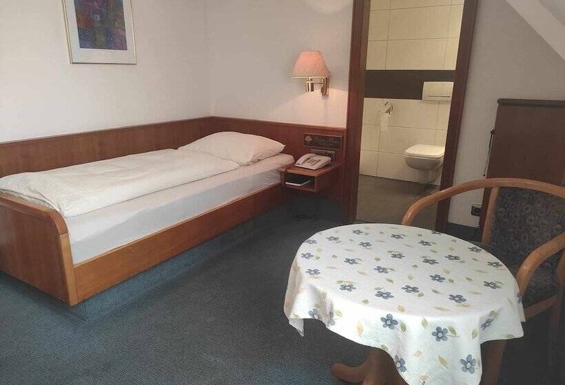 غرفة قياسية فردية, Gruner Baum