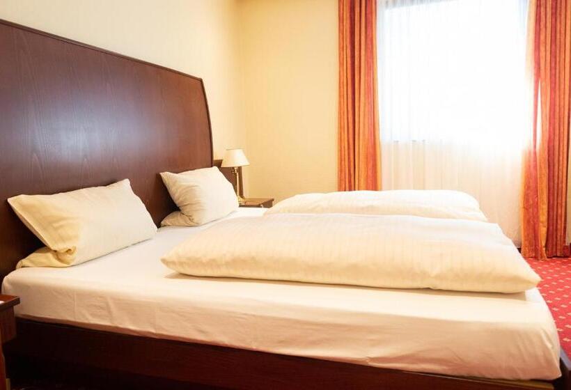 חדר קומפורט לשלושה, Haus Am Zoo