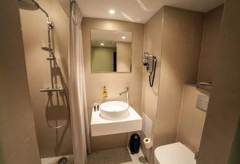 Standard Yhden Hengen Huone, La Valiz