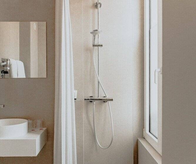 스탠다드 싱글 룸, La Valiz