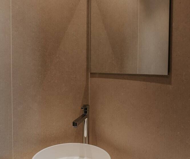 스탠다드 싱글 룸, La Valiz