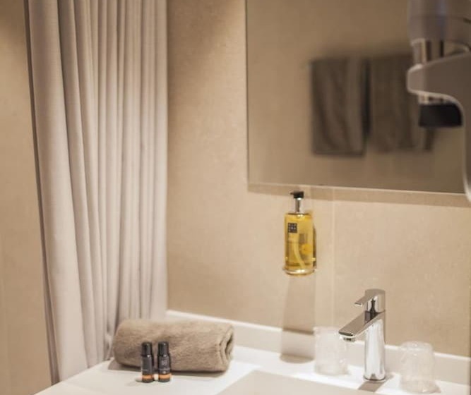 수피리어 룸, La Valiz