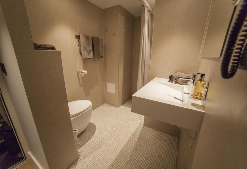 수피리어 룸, La Valiz