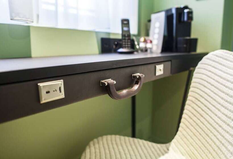 수피리어 룸, La Valiz