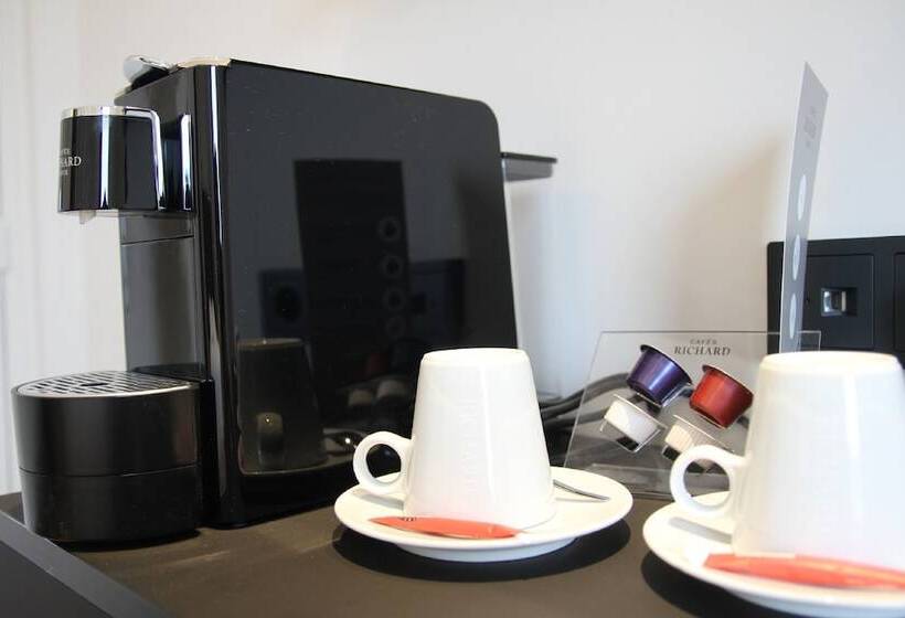 수피리어 룸, La Valiz