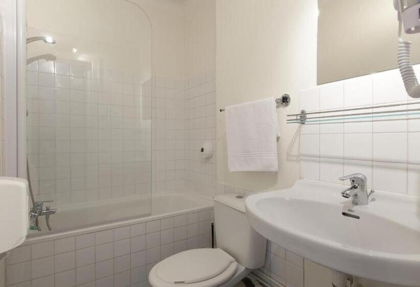 Номер Стандарт Трехместный, Logis Hotel Chateaubriand