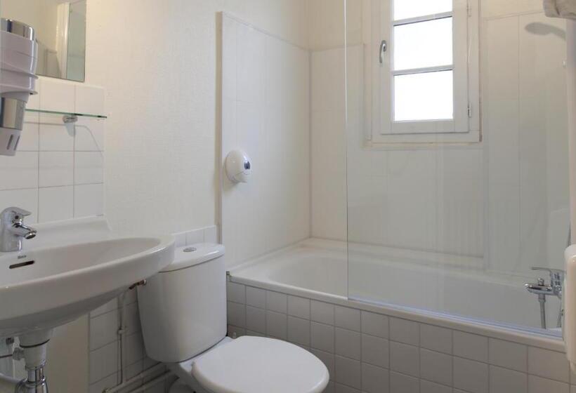 Номер Стандарт Трехместный, Logis Hotel Chateaubriand