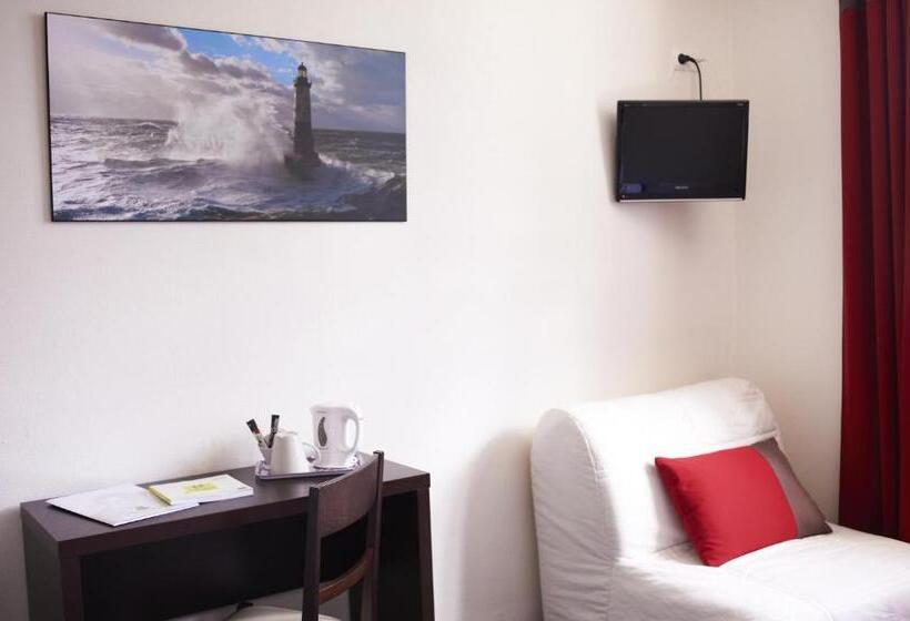 Номер Стандарт Трехместный, Logis Hotel Chateaubriand