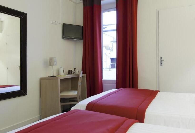 Номер Стандарт Трехместный, Logis Hotel Chateaubriand