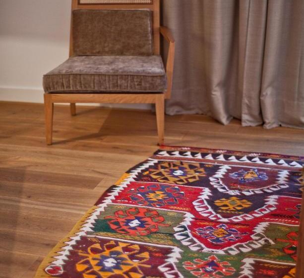 수피리어 인테리어 룸, Louis