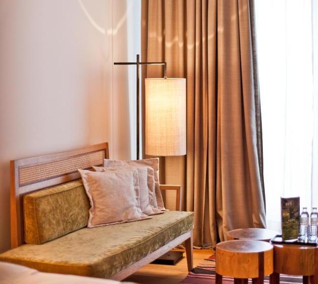 디럭스 전망 룸, Louis