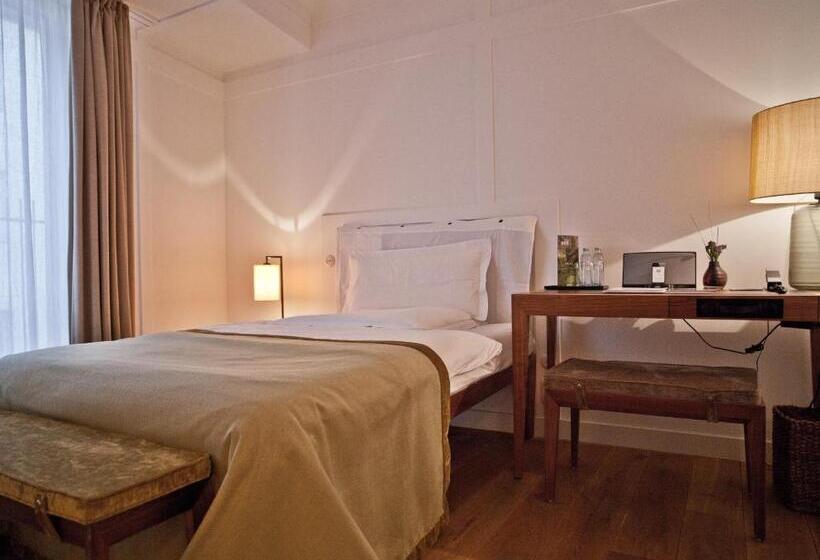 스탠다드 싱글 룸, Louis