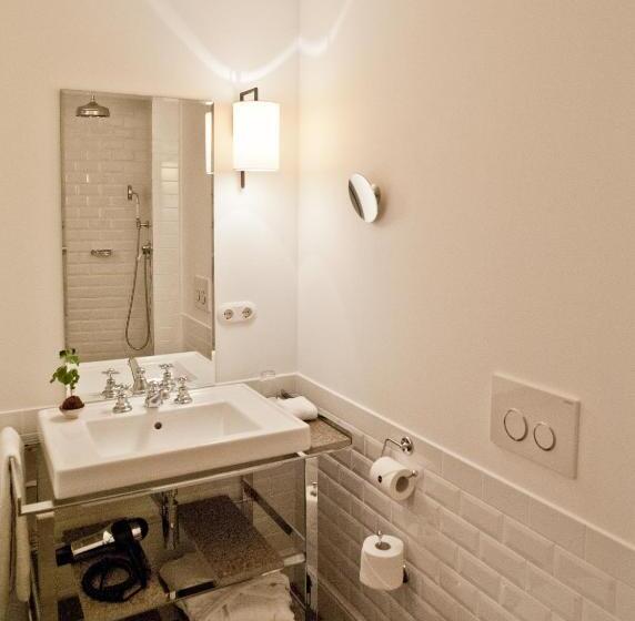 스탠다드 싱글 룸, Louis