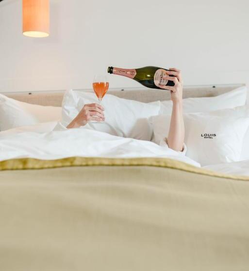 스탠다드 싱글 룸, Louis