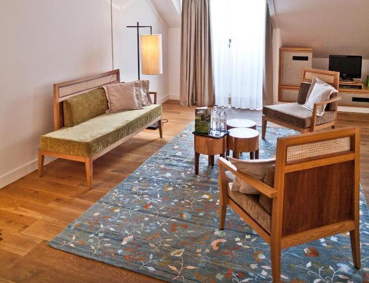 Suite, Louis