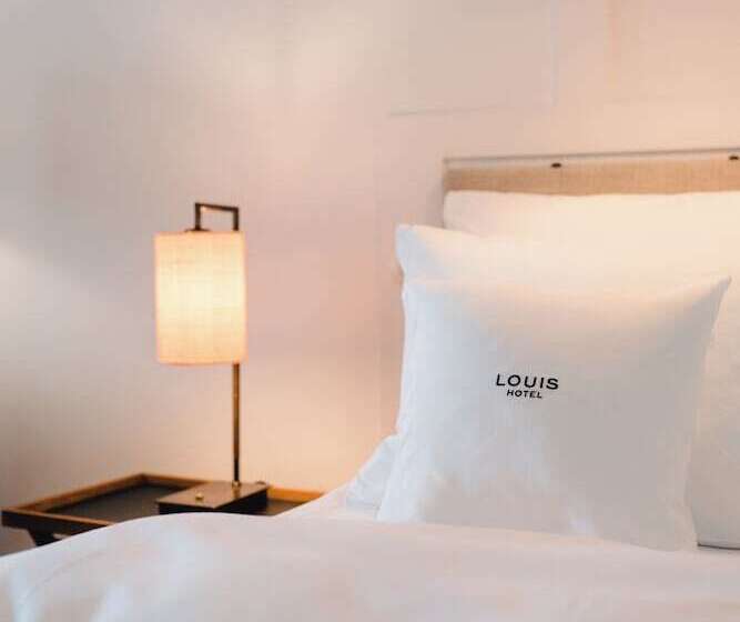 Deluxe Zimmer interior, Louis