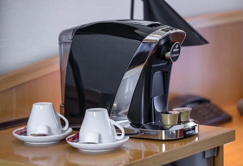 标准单人间, Nickisch