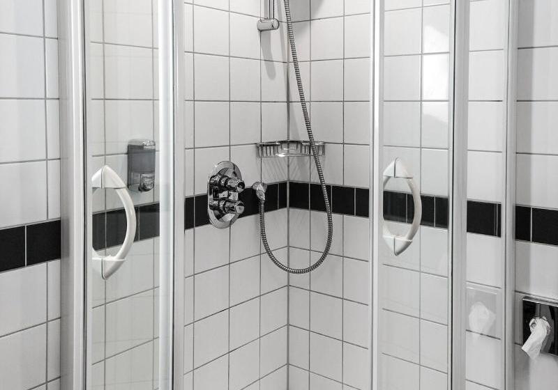 Quarto Estandar Individual, Nickisch