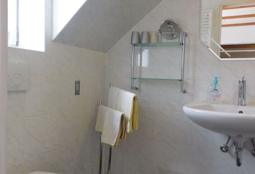 스탠다드 트리플 룸, Pension Am Kurmittelhaus