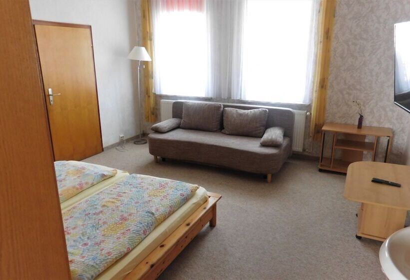 غرفة قياسية رباعية, Pension Am Kurmittelhaus