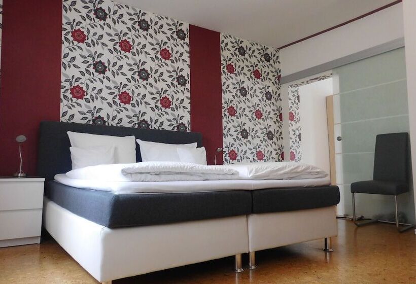 غرفة قياسية رباعية, Pension Am Kurmittelhaus