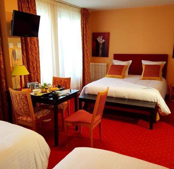 חדר סטנדרט לארבעה, Brit Hotel Essentiel Pontivy Robic