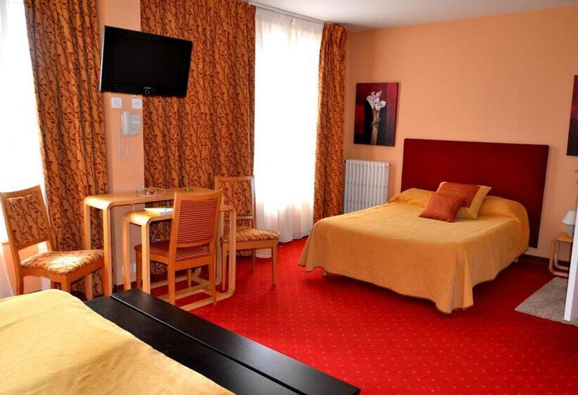 חדר סטנדרט לארבעה, Brit Hotel Essentiel Pontivy Robic