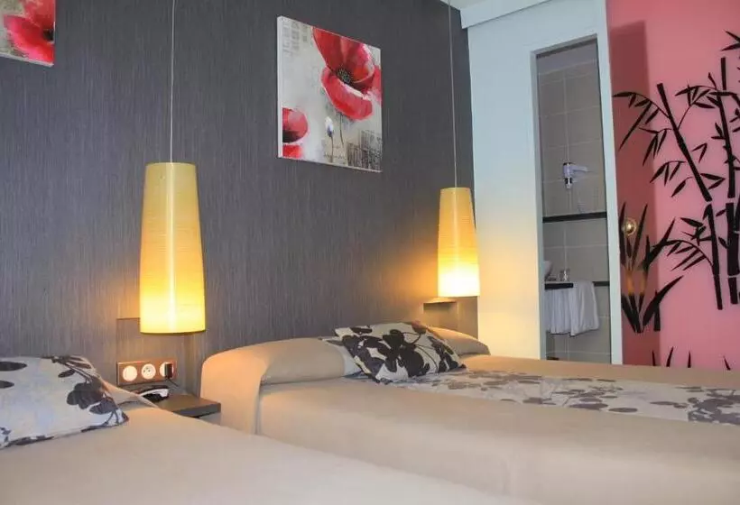 スタンダードトリプルルーム, Logis Maison Vauban   Hotel St Malo