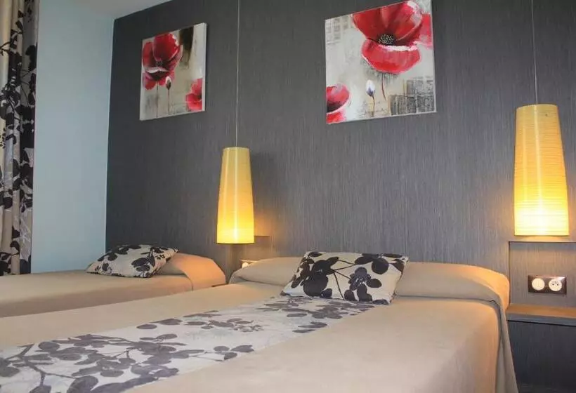 スタンダードトリプルルーム, Logis Maison Vauban   Hotel St Malo