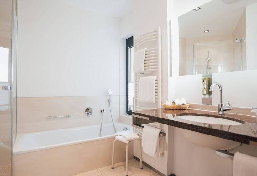 Номер Стандарт Вид на Озеро, Parkhotel St.leonhard