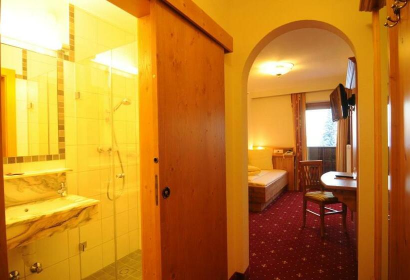 غرفة قياسية فردية مزودة بشُرفة, Sporthotel Tirolerhof