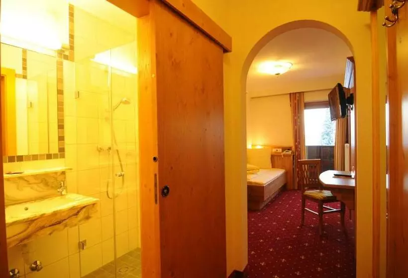 اتاق استاندارد یک تخته با بالکن, Sporthotel Tirolerhof
