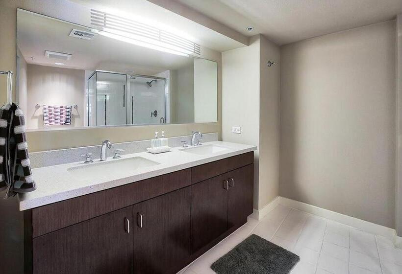 شقة غرفة نوم واحدة مزودة بشُرفة, Central Apartment