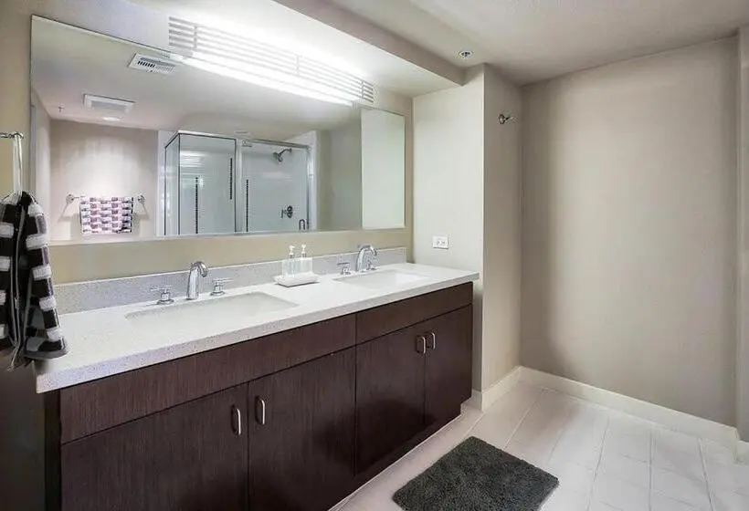 バルコニー付き1ベッドルームアパートメント, Central Apartment