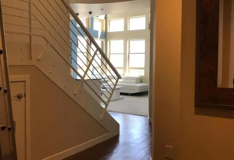 1ベッドルームペントハウスアパート, Central Apartment