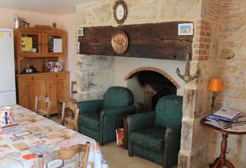 منزل غرفة نوم واحدة, Gîte Familial Avec Cheminée, Ping Pong, Près De La Grotte De Tourtoirac Et Du Château De Hautefort