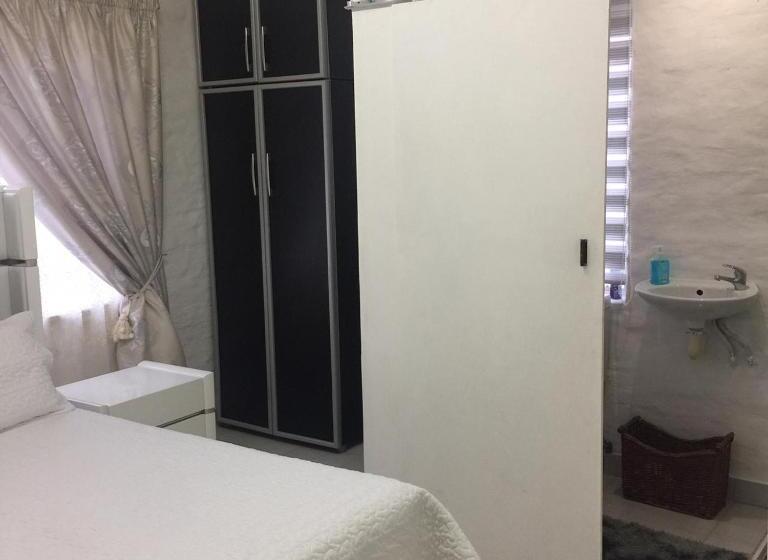 غرفة عائلية, Patzerella's Cozy Nest